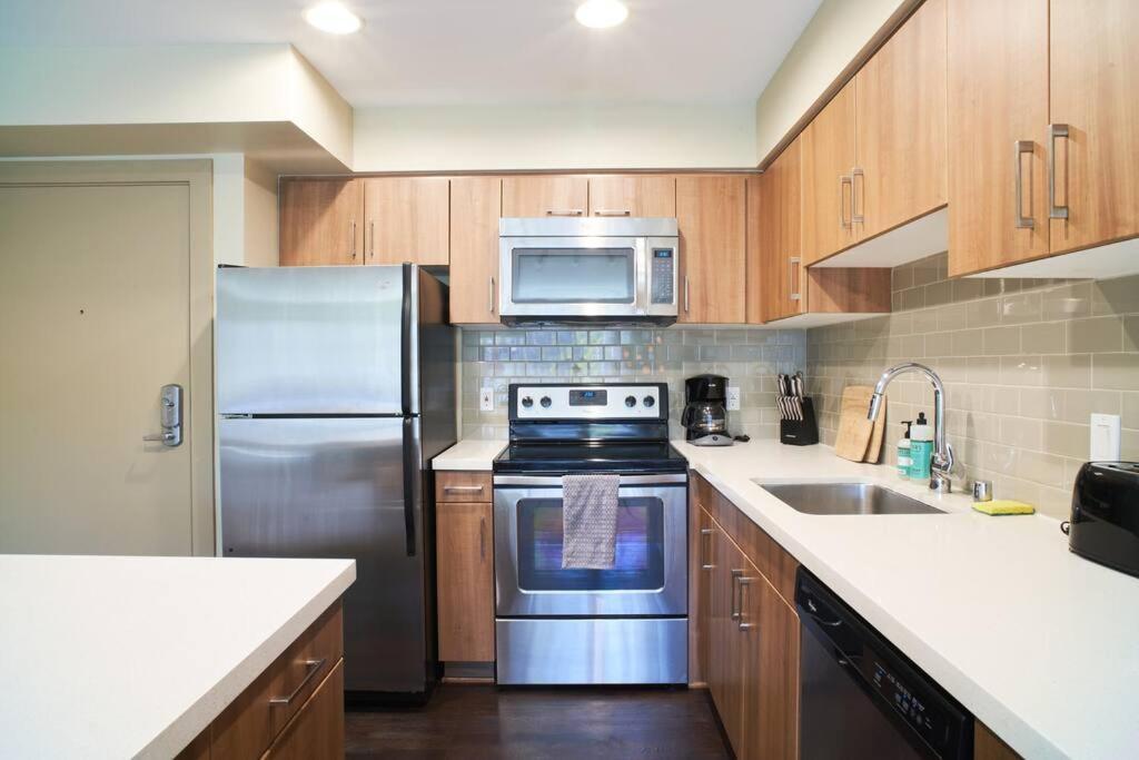 Exclusive In The Heart Of Marina Del Rey Apartment